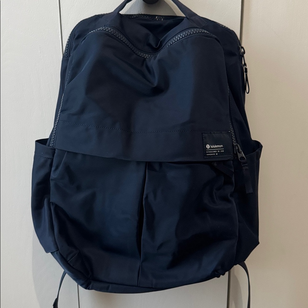 Lululemon everyday backpack 2.0 in navy (23L)
